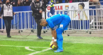 意甲前瞻：佛罗伦萨仍力争首胜，乌迪内斯客战能力一般（意甲前瞻：佛罗伦萨冲击首胜，乌迪内斯客场表现平平）