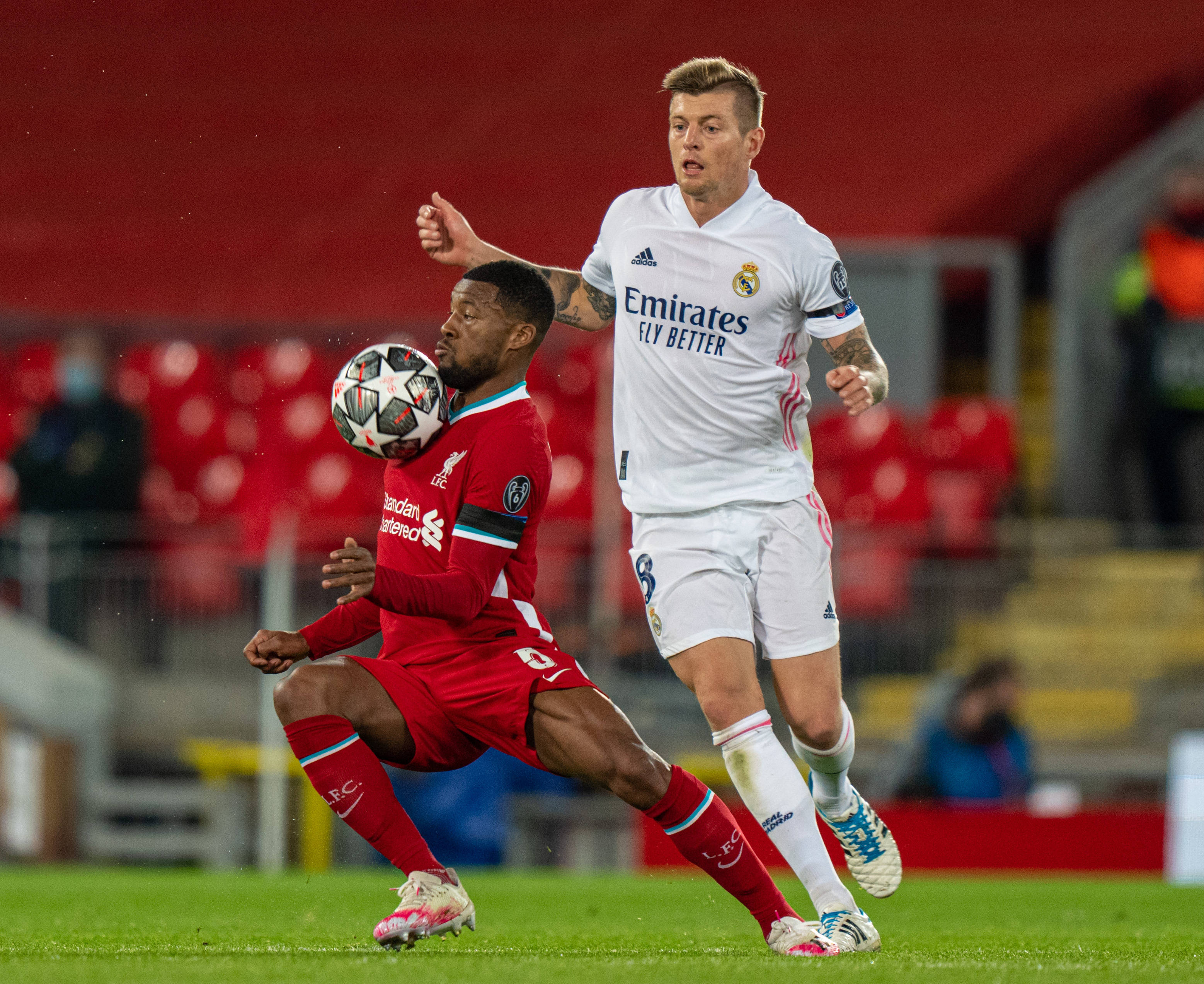 韩媒：韩足协要求蔚山HD对申台龙涉嫌殴打球员一事展开调查（韩媒：韩足协促蔚山HD就申台龙涉嫌殴打球员一事启动调查）