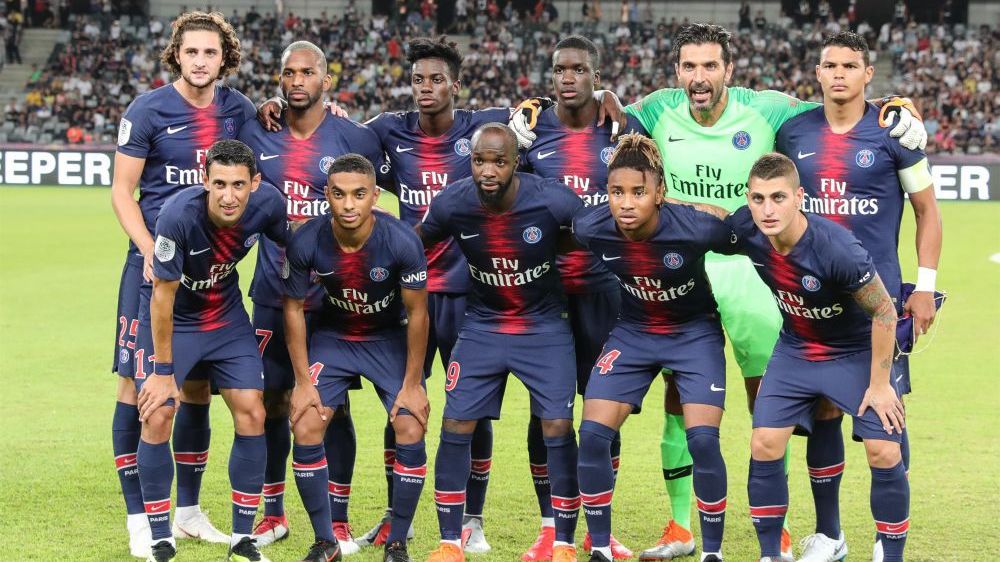 大师的舞步，佩德里左脚凌空卸球后右脚送出精妙直塞（佩德里舞步生风：左脚凌空卸球，右脚直塞穿透防线）