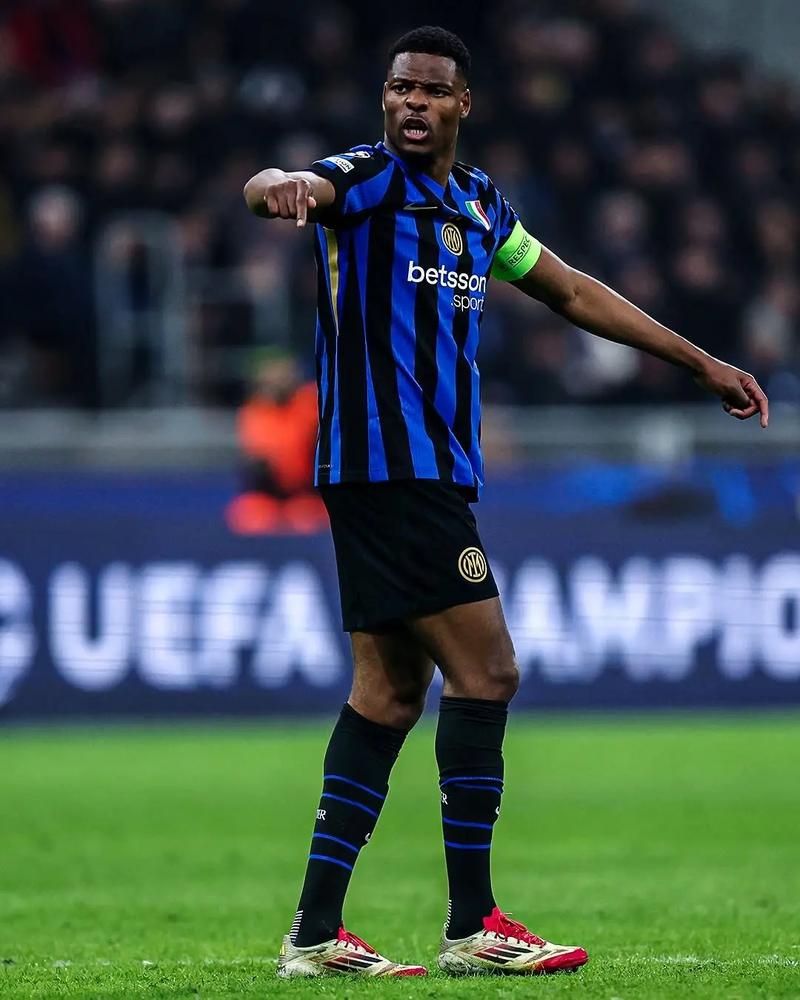 足球中国球员转会费再创新高（中国足坛球员转会费再破纪录）