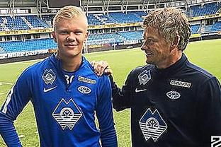 赫内斯：孔帕尼有两三个优点，他只谈论足球不给记者提供素材