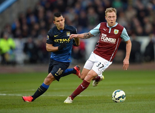 半场战报：博洛尼亚1-2克雷莫内塞，奥尔索利尼点射，瓦尔迪、帕耶罗破门（半场快讯：博洛尼亚1-2落后克雷莫内塞，奥尔索利尼点射，瓦尔迪、帕耶罗进球）