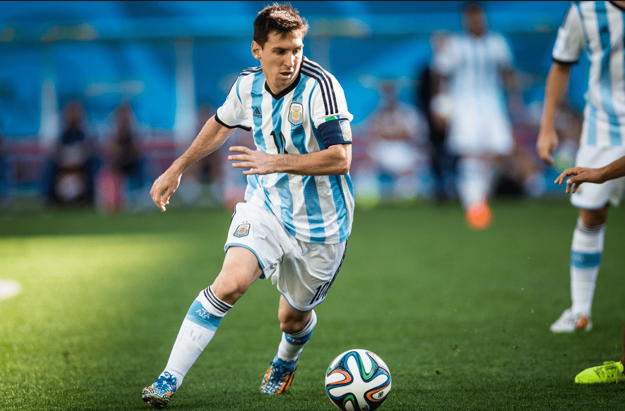 热议U16男足晋级：09三个中锋很幸福，希望终结无缘世少赛（U16男足晋级引热议：09梯队三中锋配置豪华，盼打破世少赛无缘魔咒）