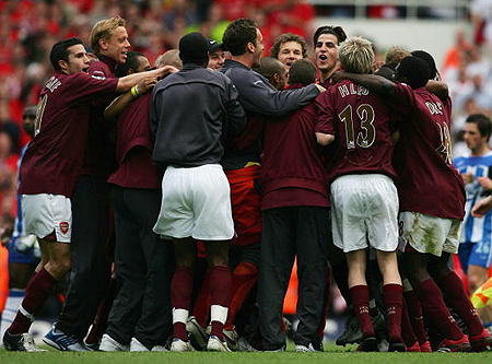 骑士以135比119大胜步行者，豪取赛季第13胜，稳居东部第六。（骑士135-119击退步行者，斩获赛季第13胜，继续稳居东部第六）