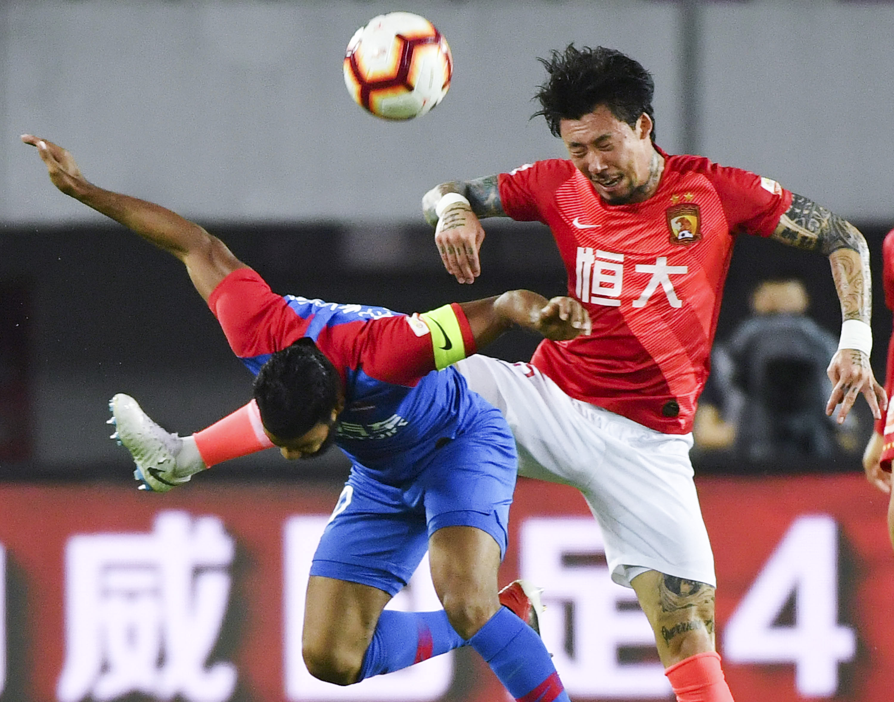 奥布拉克：巴萨能踢出完美的比赛，我们会尽全力、争取拿三分（奥布拉克：巴萨有能力踢出完美一战，我们将全力以赴力争三分）