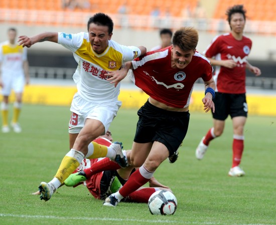 海港0-2不敌武里南联，素巴猜破门，古德建功，李圣龙造险（武里南联2-0力克海港：素巴猜、古德相继破门，李圣龙制造险情）