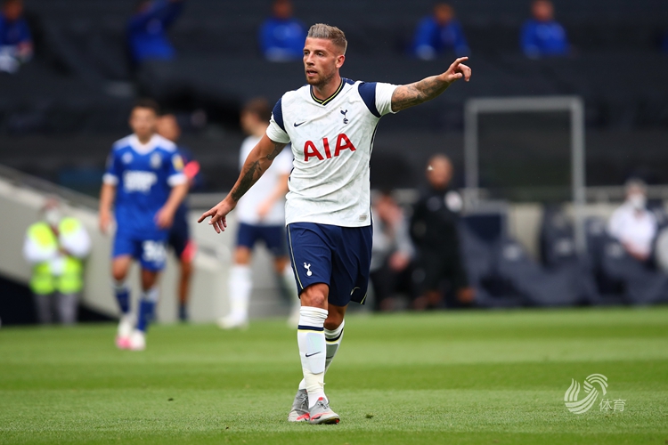 安迪·卡罗尔惊叹切赫神扑，创英格兰足球史经典瞬间（安迪·卡罗尔惊呼切赫神级扑救，一幕载入英格兰足坛史册）