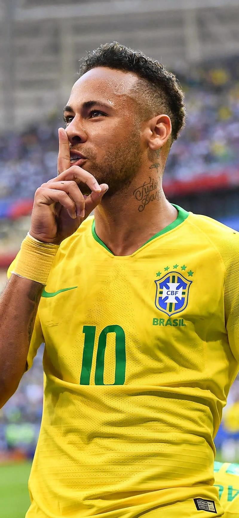 远藤航：我在日本踢过中卫，所以我不介意在利物浦踢什么位置（远藤航：曾在日本踢中卫，在利物浦出任任何位置都可以）